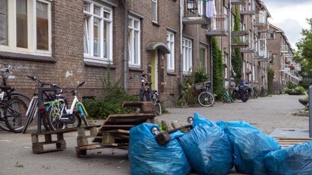 Leven in armoede: 'Elke keer als de bel gaat denk je: weer een deurwaarder'