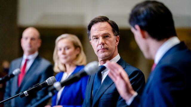 Vroegtijdige val van een kabinet levert premiers gemiddeld kiezerswinst op