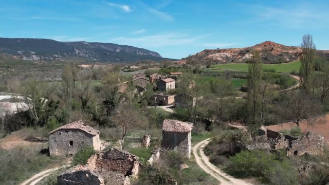 Dit stel kocht voor 3,5 ton een heel dorp in Spanje: 'De wereld verbeteren op een klein stukje'