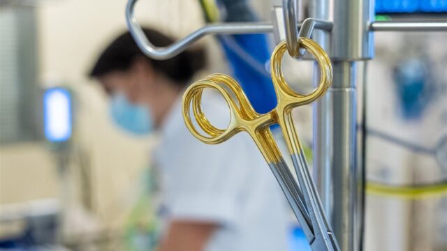 Een knoop erin? 'Sterilisatie bij mannen moet uit de taboesfeer komen'