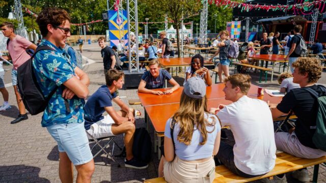Mbo'ers vaker welkom bij introductieweken, maar drempels blijven