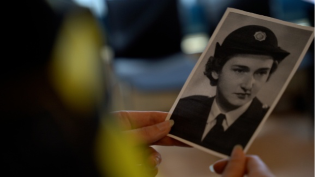 'Gaat dit poppetje ons land beschermen?' 80 jaar vrouwelijke politieagenten in Nederland