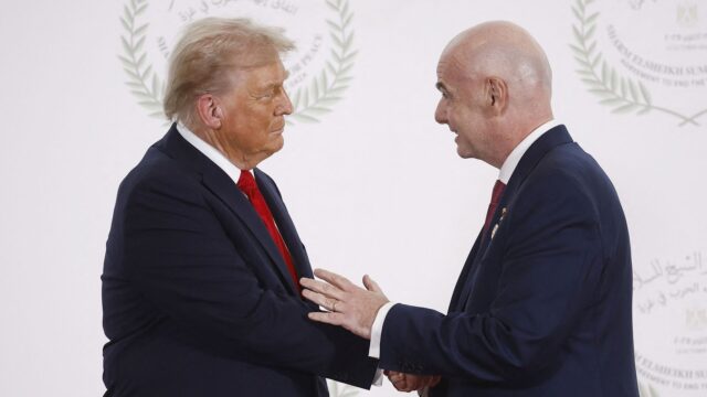 Krijgt Trump de FIFA-vredesprijs? 'Infantino ziet hem als vredesstichter'