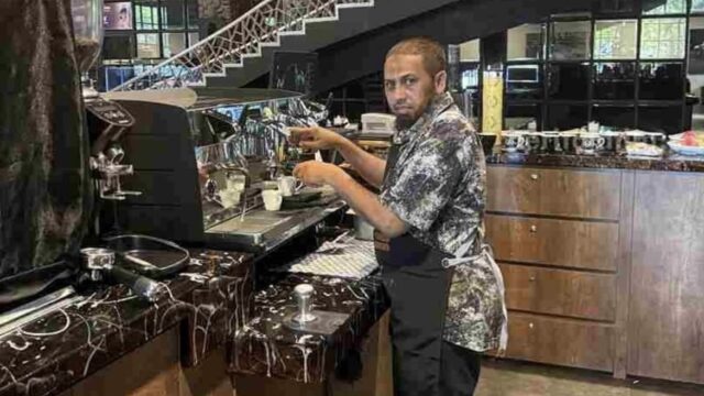 Van bommen bouwen naar koffie brouwen, wie is Umar Patek?