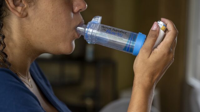 Helft longpatiënten gebruikt milieuschadelijke pufjes, nieuwe richtlijn moet helpen met klimaatbewuste medicatie