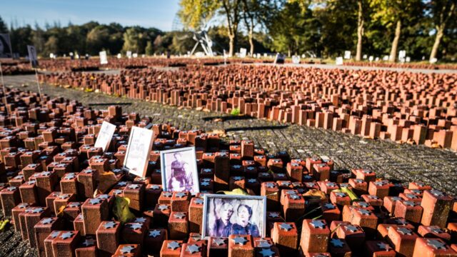 Hoe houdt Kamp Westerbork de herinnering van Holocaustslachtoffers 'levend'?