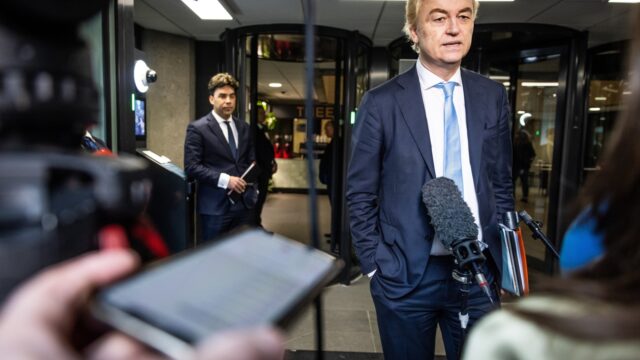 Podcast De Dag: de formatie gezien door vreemde ogen