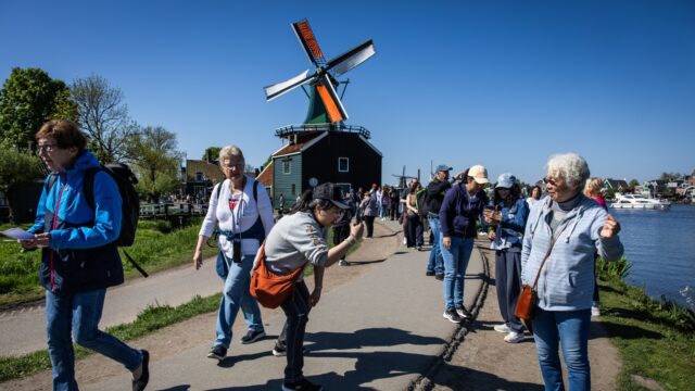 Moeten we straks een toegangskaartje kopen voor Zaanse Schans? 'Het slibt volledig dicht'
