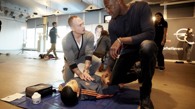 Weinig burgerhulpverleners in Nederland, terwijl kwart kan reanimeren: 'Je kunt echt een verschil maken'