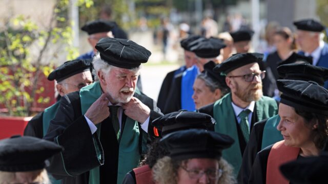 In hoeverre hebben academici de vrijheid om zich uit te laten over politiek?