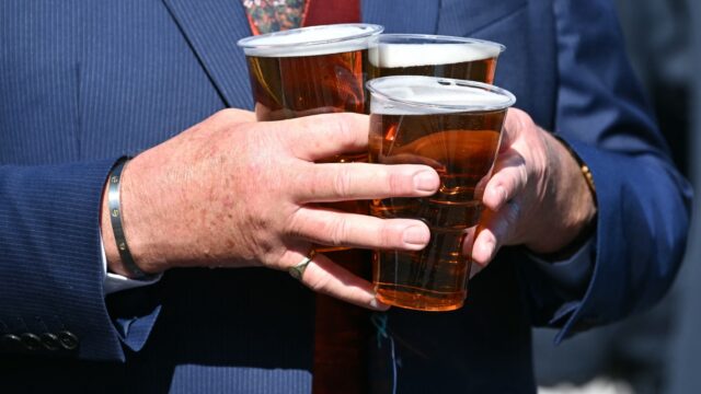 Als Nederlanders minder zouden drinken, zouden er minder kankerdiagnoses zijn: 'Moeten bewustzijn vergroten'