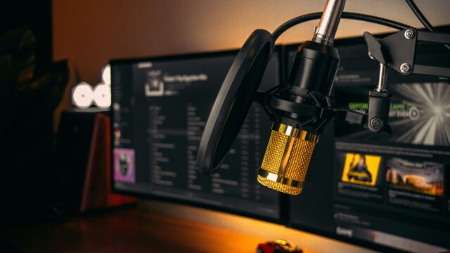 Werkelijk alles aan deze radiozender is gemaakt door AI