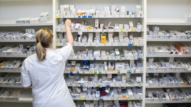Apothekersstaking dreigt: ‘Een knoop in mijn maag’