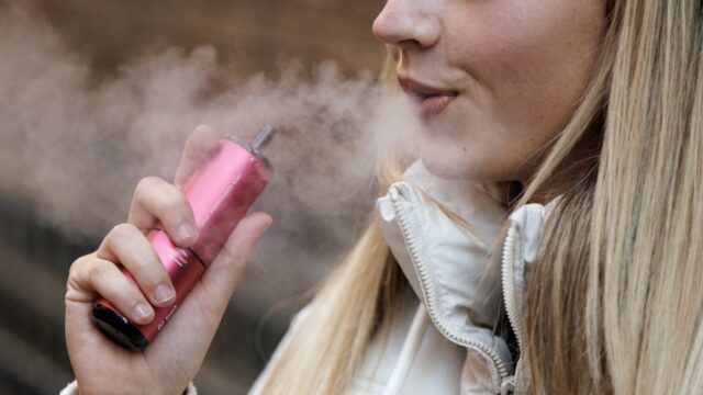 Kinderen waarschuwen tegen vapen: 'Vanuit Brussel moet er steun komen voor Europees verbod'