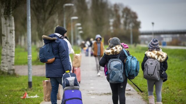 Asielzoekers mogen meer dan 24 weken per jaar werken: 'Moeten belemmering wegnemen'
