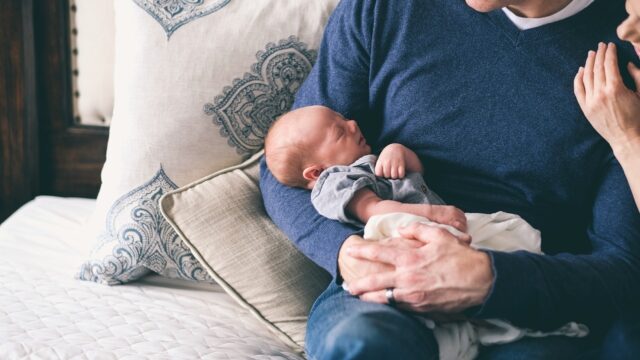 Ook in Nederland hebben duizenden moeders hun kind gedwongen afgestaan