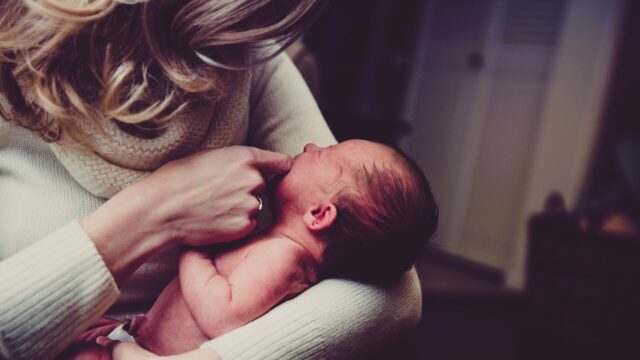 De getuigen van grootschalige binnenlandse adoptie: 'Commerciële kinderhandel'