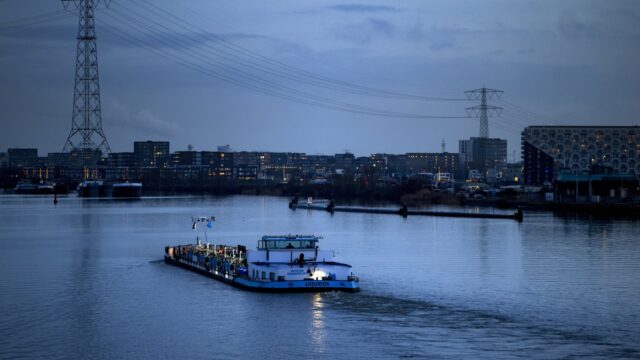 Binnenvaart 'cruciaal voor Nederlandse economie', maar 'staat onder druk'