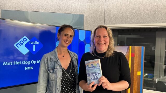 Karin Sitalsing is met haar boek over Blauwestad genomineerd voor de Brusseprijs