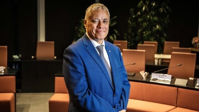 Oud-politiechef Joost Manusama wordt eerste burgemeester met Molukse achtergrond