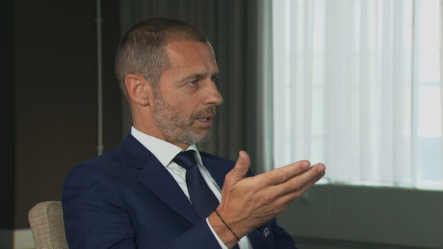 Hoe onderzoeksjournalist Guido van Gorp UEFA-voorzitter Aleksander Ceferin voor zijn microfoon kreeg