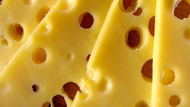 Mozzarella zou eigenlijk 75 procent duurder moeten zijn, Maasdammer twee keer zo duur