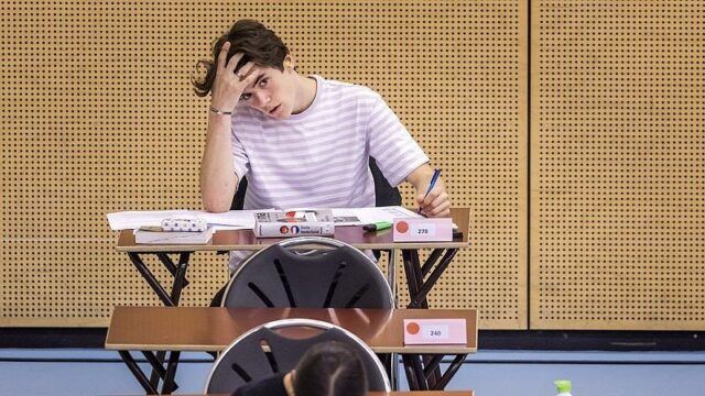 Een nacht doorhalen om te leren voor je eindexamens? Volgens experts 'geen goed idee'