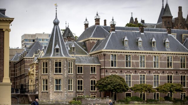 De rol van ambtenaren: 'Loyaliteit aan samenleving en wet staat voorop'