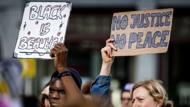 Hoe een nieuwe toets racisme en discriminatie binnen de overheid blootlegt