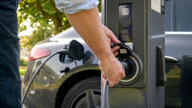 Utrecht gebruikt deelauto's als batterij om stroomnet te ontlasten