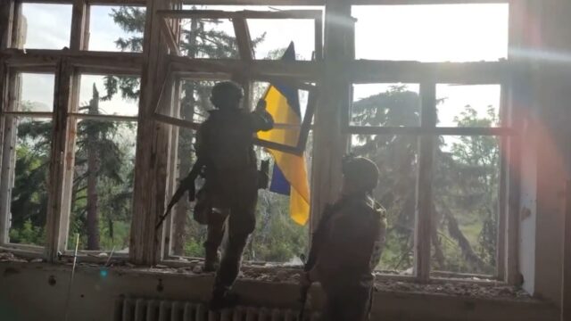 Podcast De Dag: In het Oekraïense front- en rampgebied