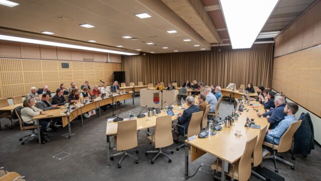 Hoge werkdruk, intimidatie en 'karige' vergoeding voor gemeenteraadsleden: 'Ambt staat onder druk'