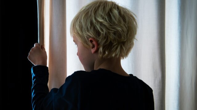 Niet zo lang en gelukkig: '1 op de 13 kinderen groeit op in armoede'