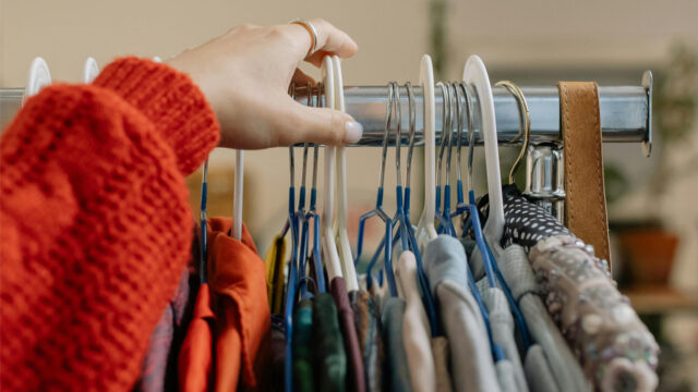 CO2 besparen? Koop een jaar geen kleding!