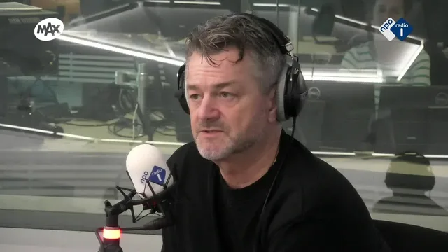 Kasper van Kooten over dateleven en acteercarrière op De Perstribune