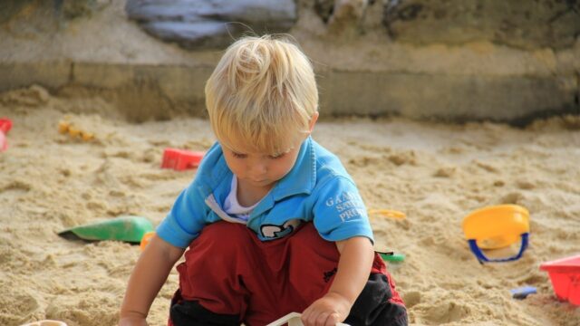 Asbest in speelzand uit China: 'Komt omdat we altijd het allergoedkoopste willen'