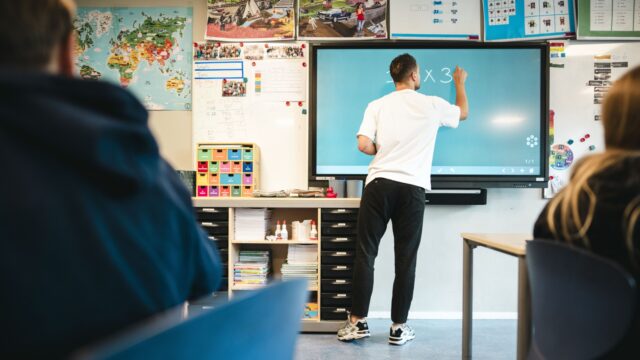 Amsterdamse basisscholen willen af van flexibele leerkrachten: 'Er is een hele industrie omheen ontstaan'