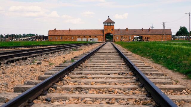 Efraim Zuroff, de laatste nazi-jager, sprak in Enschede