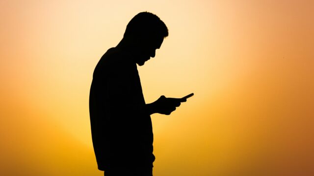 Steeds meer jongeren radicaliseren door extremistische online content