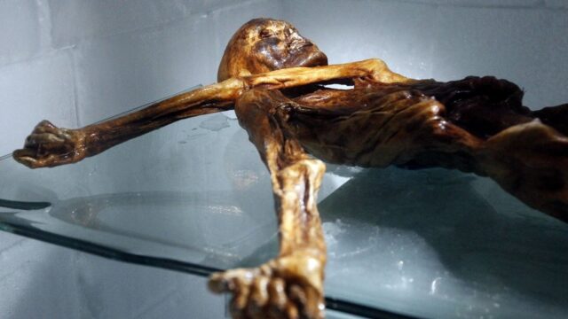 Wetenschappers reconstrueren vijfduizend jaar oude tatoeages van Ötzi de sneeuwmummie