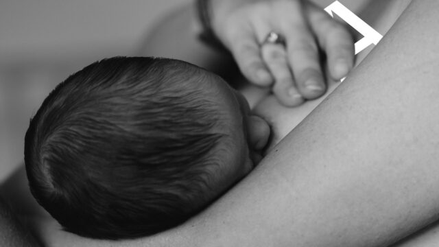 Zorgverzekeraars belonen kraamzorg als moeders borstvoeding geven