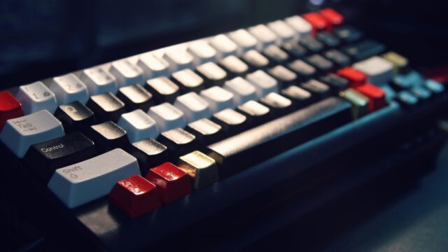 Zorgen om jonge cybercriminelen met wapens: 'Bleek een jongen van 14'