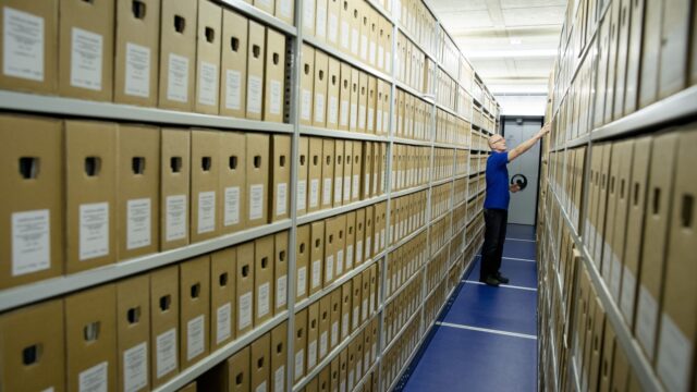 Grootste oorlogsarchief komt online: 'Dit brengt duizenden mensen in de problemen'