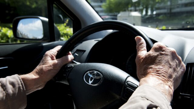 Rijbewijskeuring 75-plussers aanscherpen? 'Geen visakte die je eventjes verlengt, je bent op de weg!'
