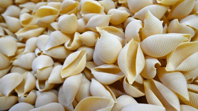 Pasta koken: koud of kokend water?