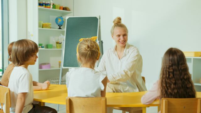 Waarom kinderen ongelijkheid eerst oneerlijk vinden en later accepteren