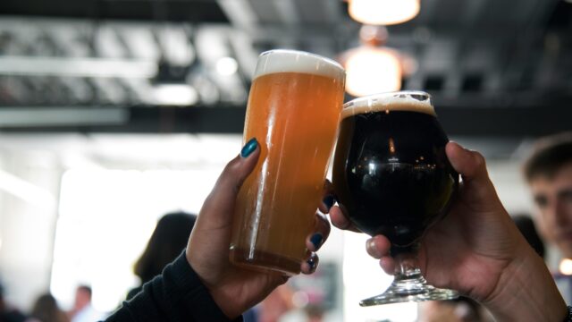 Voor het eerst in 15 jaar minder bierbrouwerijen en we drinken minder bier: crisis?
