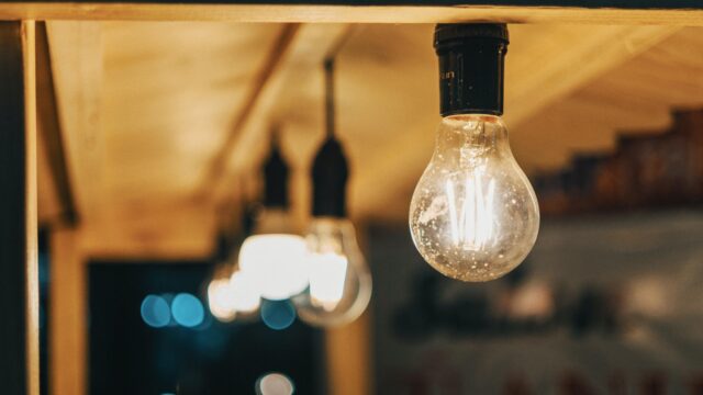 'Energiemaatschappijen waarschuwen te weinig voor risicovolle dynamische contracten'