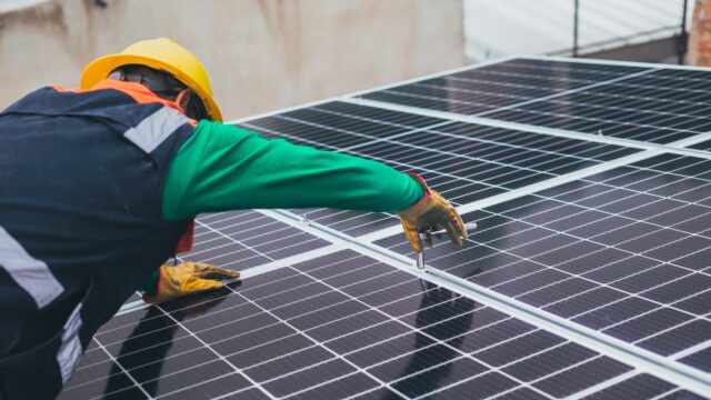 'Salderingsregeling voor zonnepanelen is hartstikke oneerlijk: mensen met geld worden gespekt'