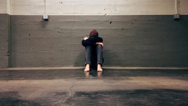 Psychiater luidt noodklok: '1 op de 3 jongeren heeft psychische problemen, er is écht iets mis'